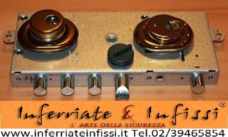 Installazione di serratura blindata con defender servizio in ... Defender porta blindata